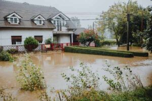 Flood Insurance Cost: What Homeowners Pay Outside Flood Zones Too