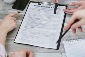 Term Life vs Universal Life Insurance: Which Fits Your Budget?